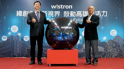 高雄市副市長羅達生(左)、緯創副董事長黃柏漙共同啟用亞灣研發中心辦公室。(圖/高雄市政府提供)