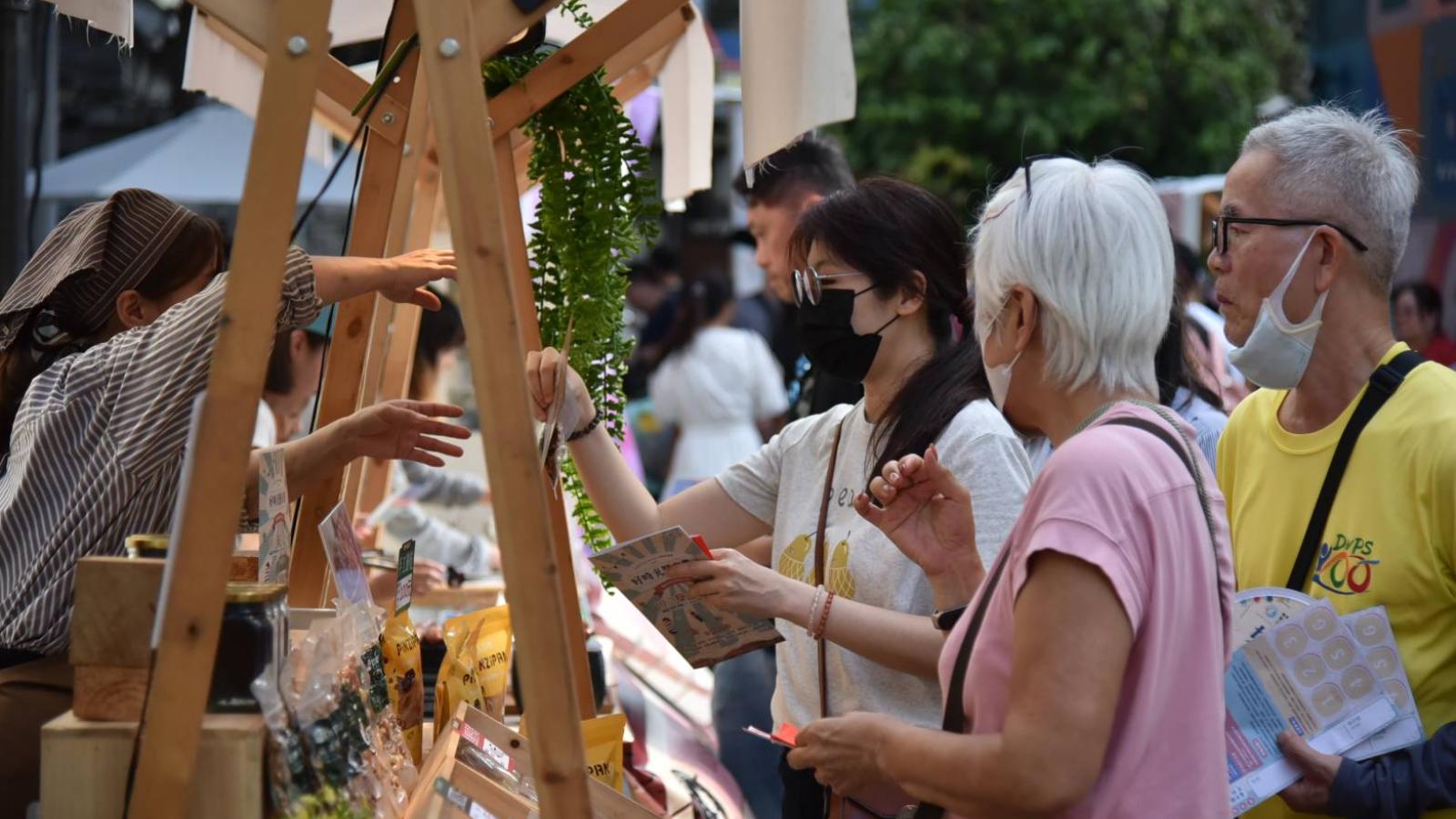 過剩水果變果醬、鄒族山葵成蛋捲!藍晒圖34家在地市集開逛,展現逾萬就業成果