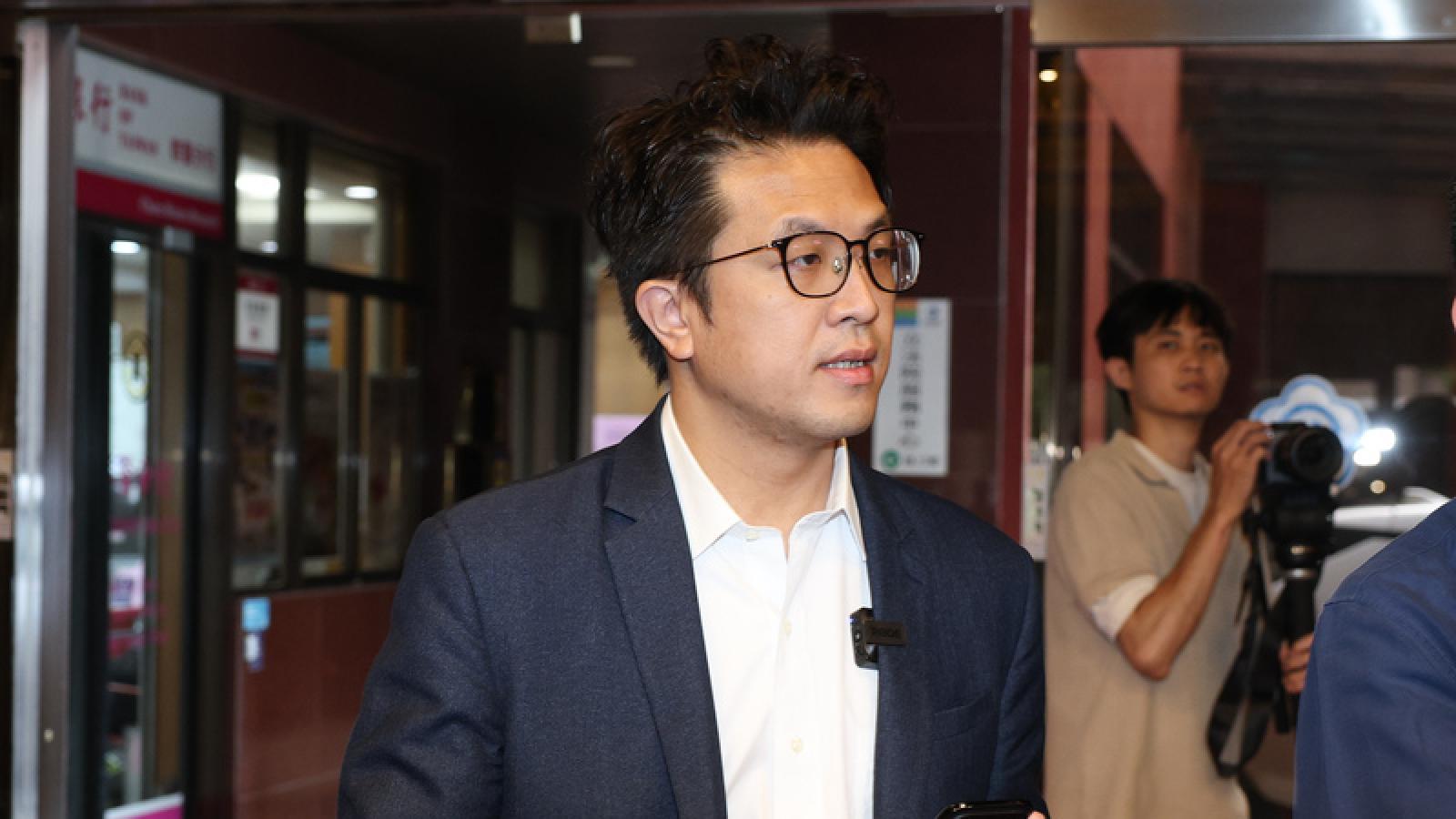 沈伯洋打算開放捷運站「能洗澡」 郭正亮揪他致命缺陷:怎麼會懶成這樣