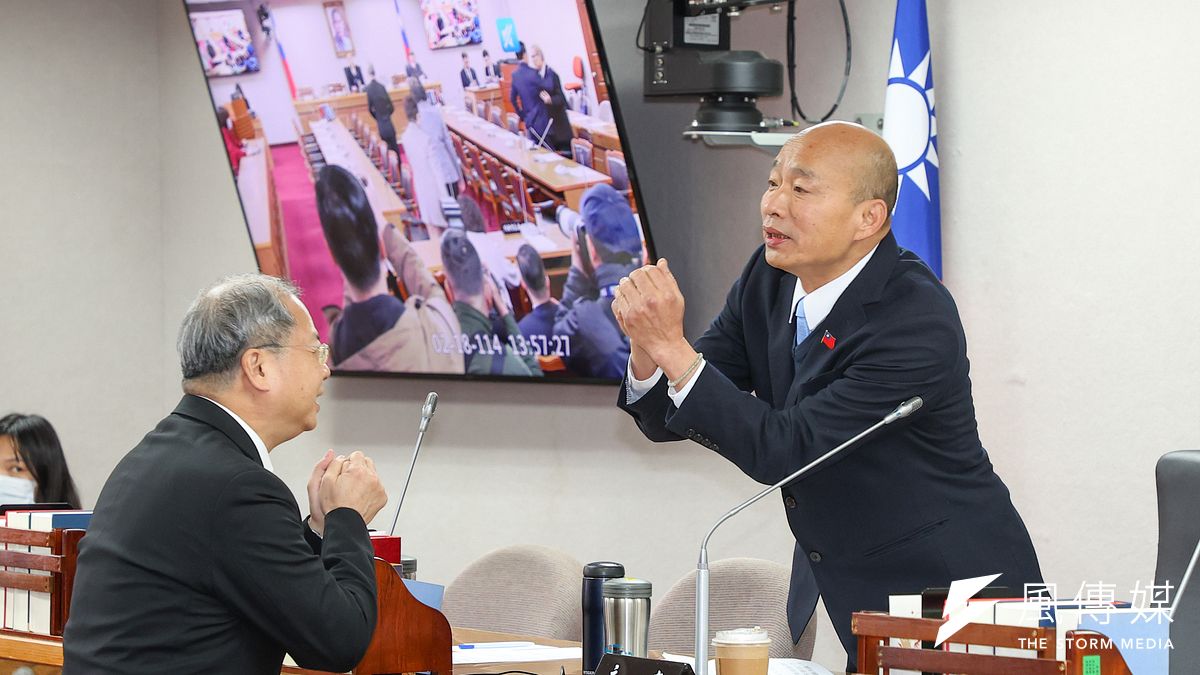 立法院長韓國瑜(右)今出席朝野黨團協商,114年度中央政府總預算後續相關處理事宜。(顏麟宇攝) 立法院長韓國瑜(右)今出席朝野黨團協商,114年度中央政府總預算後續相關處理事宜。(顏麟宇攝)