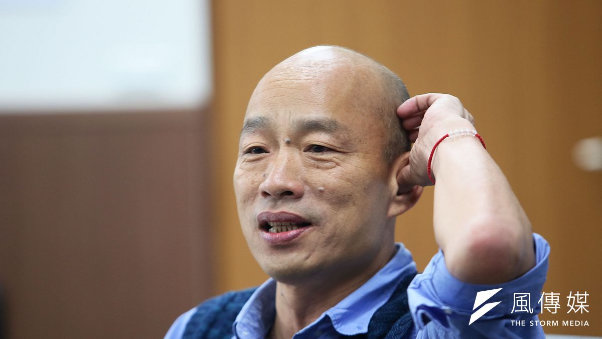 鴻海集團創辦人郭台銘建議高雄市長韓國瑜(見圖)離旺中集團董事長蔡衍明「遠一些」。對此,韓國瑜表示,對每個人都要多聯繫來往,「這又不是三角戀愛」。(林瑞慶攝) 鴻海集團創辦人郭台銘建議高雄市長韓國瑜(見圖)離旺中集團董事長蔡衍明「遠一些」。對此,韓國瑜表示,對每個人都要多聯繫來往,「這又不是三角戀愛」。(林瑞慶攝)