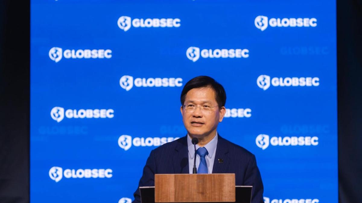 不只去瑞士!中國讚賞捷克總理「奉行一中」 林佳龍訪布拉格同框捷克總統