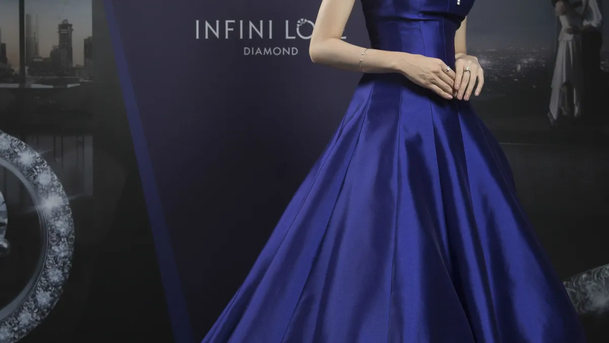 簡嫚書配戴點睛品 Infini Love Diamond系列商品,展現完美女人風采(圖/點睛品提供)
