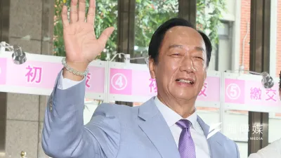 郭台銘與資深藝人賴佩霞已開始全台連署,展現出當仁不讓,角逐大位的決心, 在野勢力要整合,槍口一致對外,恐更加困難。(資料照,柯承惠攝)