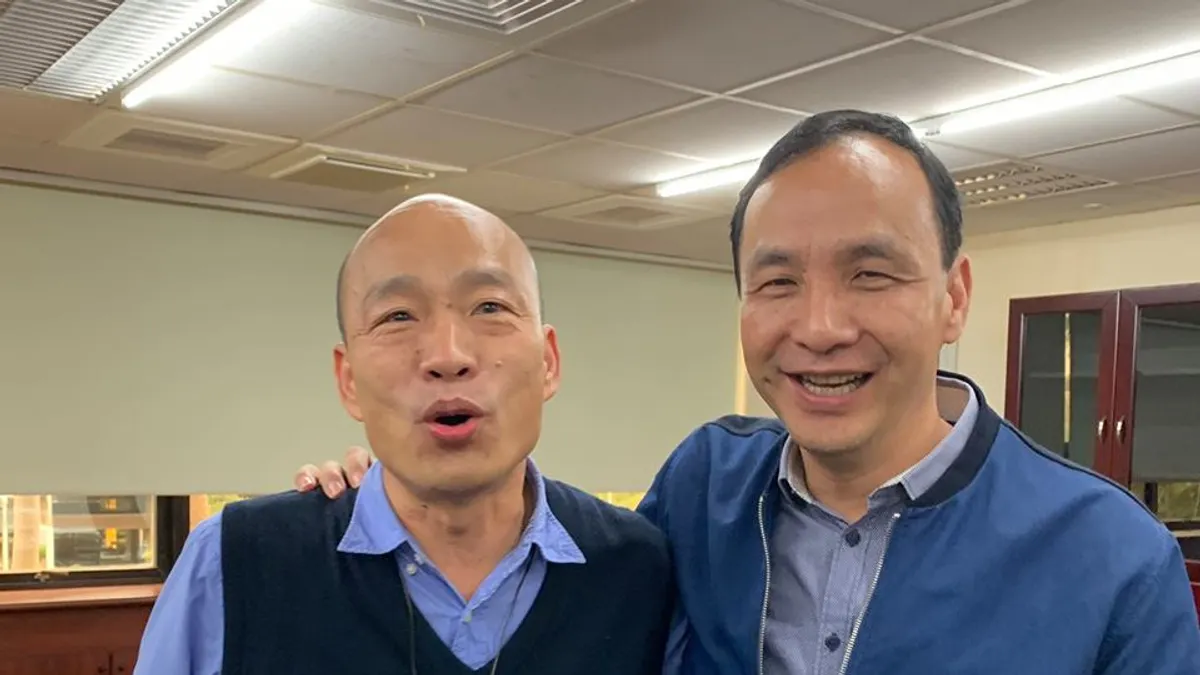 國民黨總統參選人韓國瑜(左)陣營一開始鎖定前新北市長朱立倫(右)為副手人選,但韓陣營不急著出牌,讓藍營基層陷入焦慮。(資料照,取自朱立倫臉書)