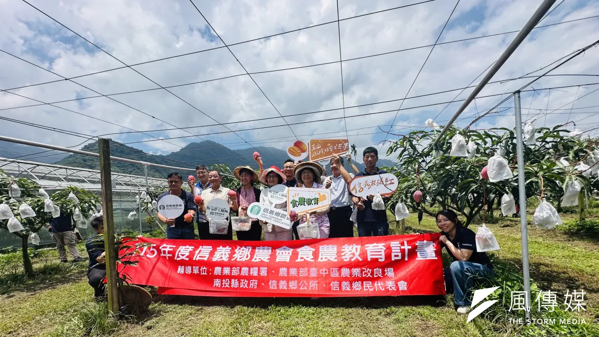 信義鄉農會在梅子夢工廠辦「2026信義在欉紅」- 芒果食農教育推廣活動暨新品上市發表會,並到芒果園體驗採果樂。(圖/王秀禾攝)