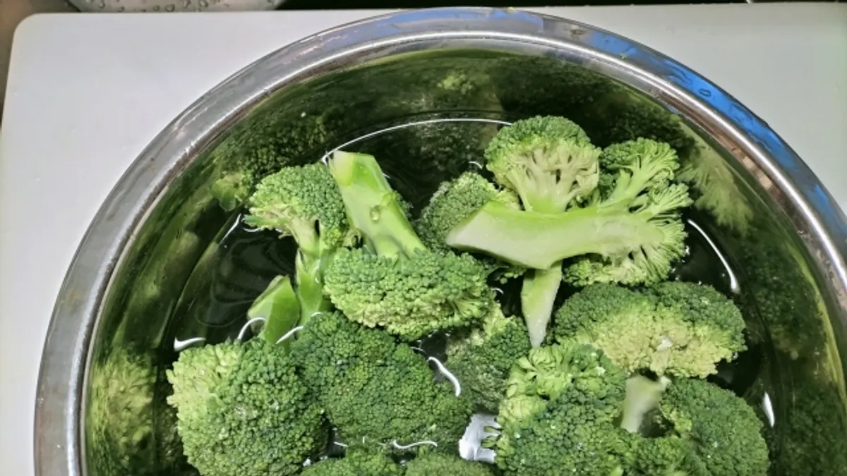 花椰菜表皮出現紫色點點不是發霉!日本果農教你挑選、清洗小秘訣。(示意圖/取自photo-ac) 花椰菜表皮出現紫色點點不是發霉!日本果農教你挑選、清洗小秘訣。(示意圖/取自photo-ac)