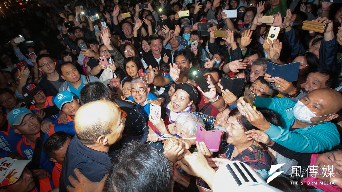 高雄市長韓國瑜所到之處,人潮必定湧現,民進黨、蔡英文總統却始終不想承認「韓流」的真實現象。(顏麟宇攝) 高雄市長韓國瑜所到之處,人潮必定湧現,民進黨、蔡英文總統却始終不想承認「韓流」的真實現象。(顏麟宇攝)