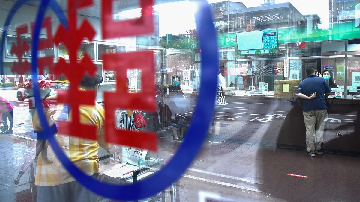 光復節連假放哪幾天?銀行郵局有開嗎、誰能放假、需要補班補課嗎?請這幾天能放10天