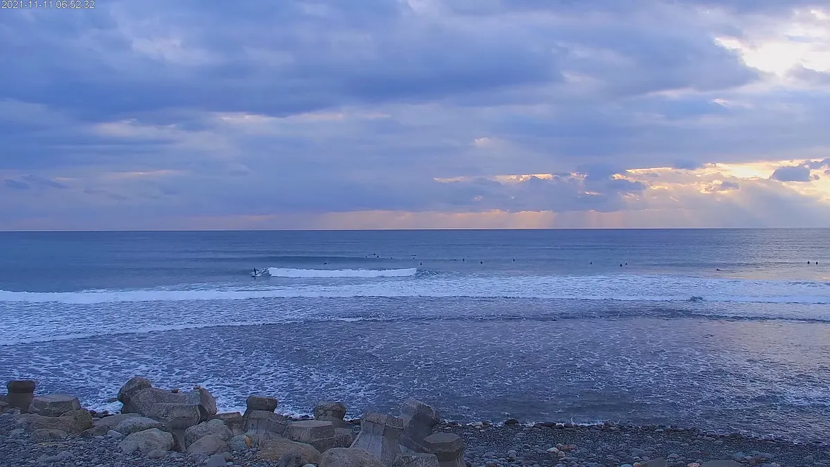 議長曾麗燕今(16)日率隊前往前鎮小港區慰勞基層員警及清潔隊員。(圖/高雄市議會提供) 議長曾麗燕今(16)日率隊前往前鎮小港區慰勞基層員警及清潔隊員。(圖/高雄市議會提供)