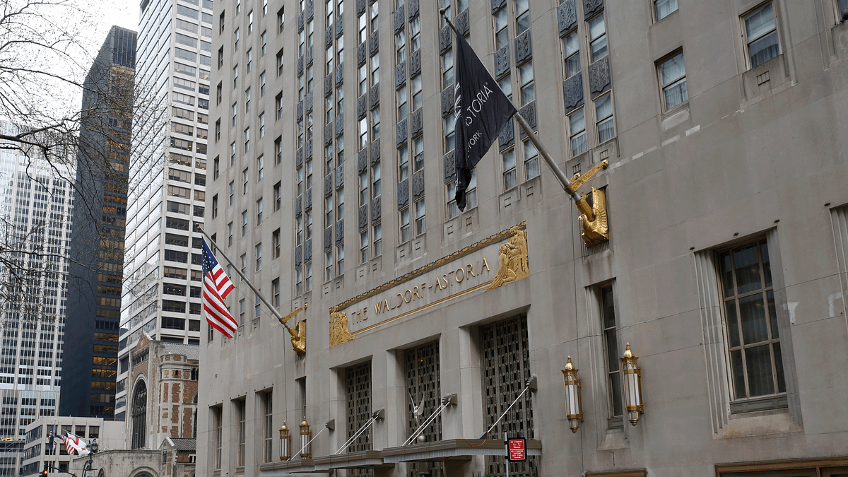 2015年,紐約的華爾道夫酒店以19.5億美元的價格被賣給了一家中國保險公司。(AP) 2015年,紐約的華爾道夫酒店以19.5億美元的價格被賣給了一家中國保險公司。(AP)
