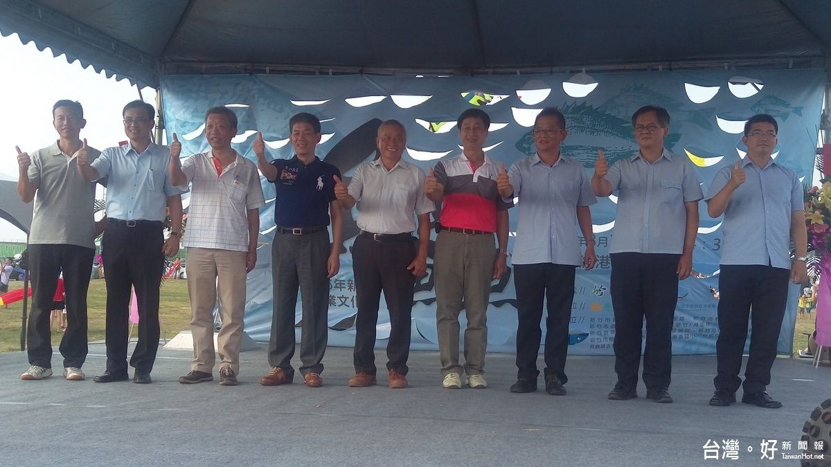 南寮吃魚仔、買魚貨 民眾樂開懷 南寮吃魚仔、買魚貨 民眾樂開懷