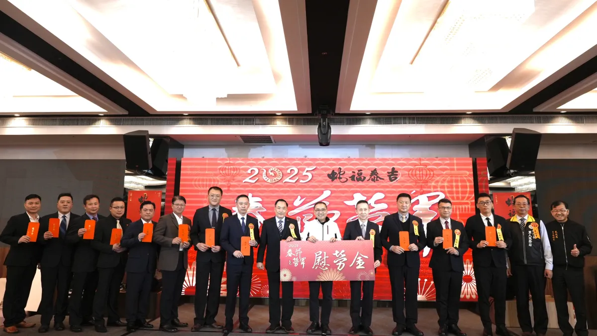 侯友宜於昨(8)日春節勞軍晚會中,代表全體市民向駐守新北的13個國軍單位表達感謝。(圖/新北市民政局提供)