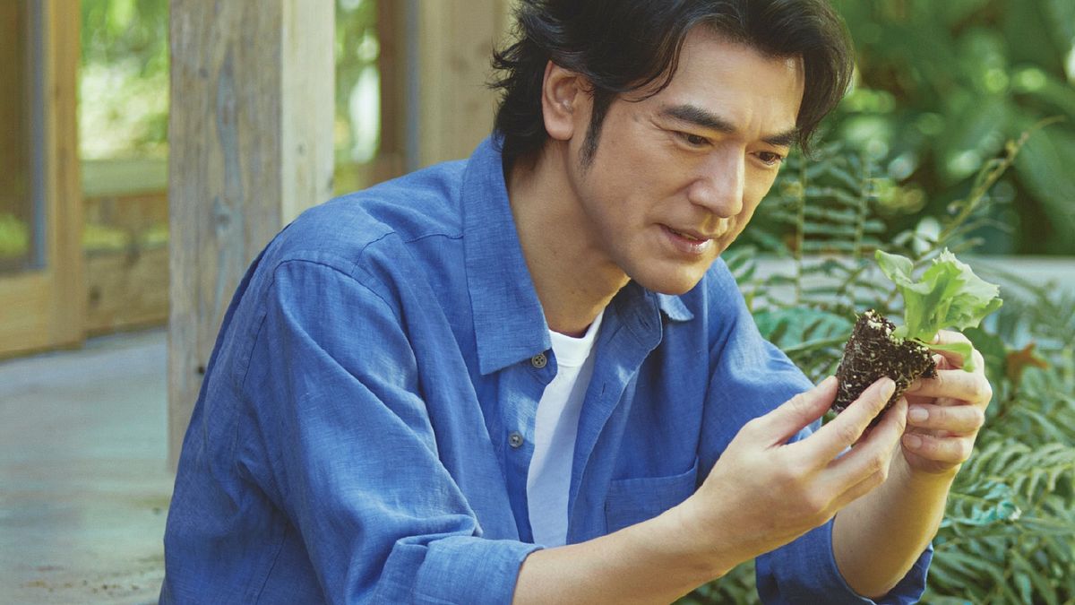 自2017年演出《風林火山》後,金城武幾乎完全退出演藝圈,僅在2021年短暫為手機遊戲「天堂2M」代言出現,如今時隔4年,再度於中國代言出鏡,外界推測他已全心投入簡約自然的生活。(圖/翻攝中國MUJI無印良品微博) 自2017年演出《風林火山》後,金城武幾乎完全退出演藝圈,僅在2021年短暫為手機遊戲「天堂2M」代言出現,如今時隔4年,再度於中國代言出鏡,外界推測他已全心投入簡約自然的生活。(圖/翻攝中國MUJI無印良品微博)