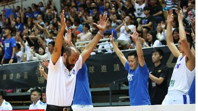 瓊斯盃首戰下半場逆轉日本取勝,是中華隊在經歷國際賽連續2場重大挫敗後的首勝,試圖一步步贏回球迷的信心。(圖由中華籃協提供)