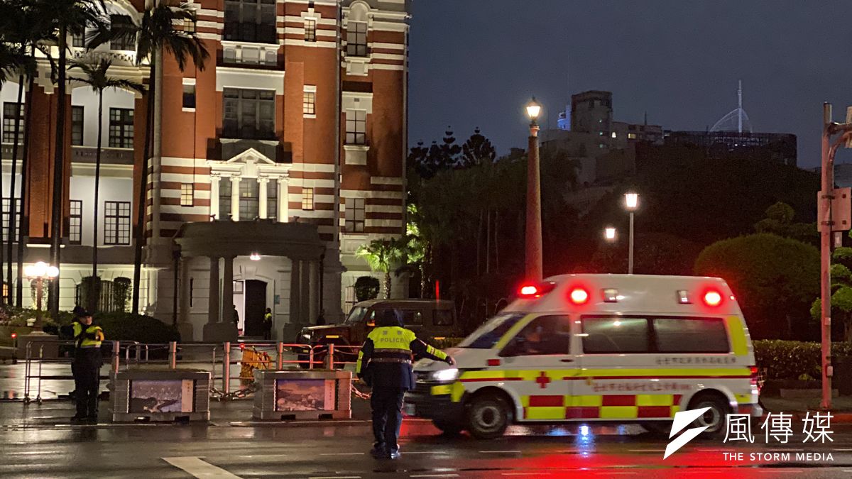 衛戍總統府的憲兵211營,今天晚間9時許傳出憲兵持槍自戕事件,經送醫搶救後仍宣告不治。(黃信維攝) 衛戍總統府的憲兵211營,今天晚間9時許傳出憲兵持槍自戕事件,經送醫搶救後仍宣告不治。(黃信維攝)