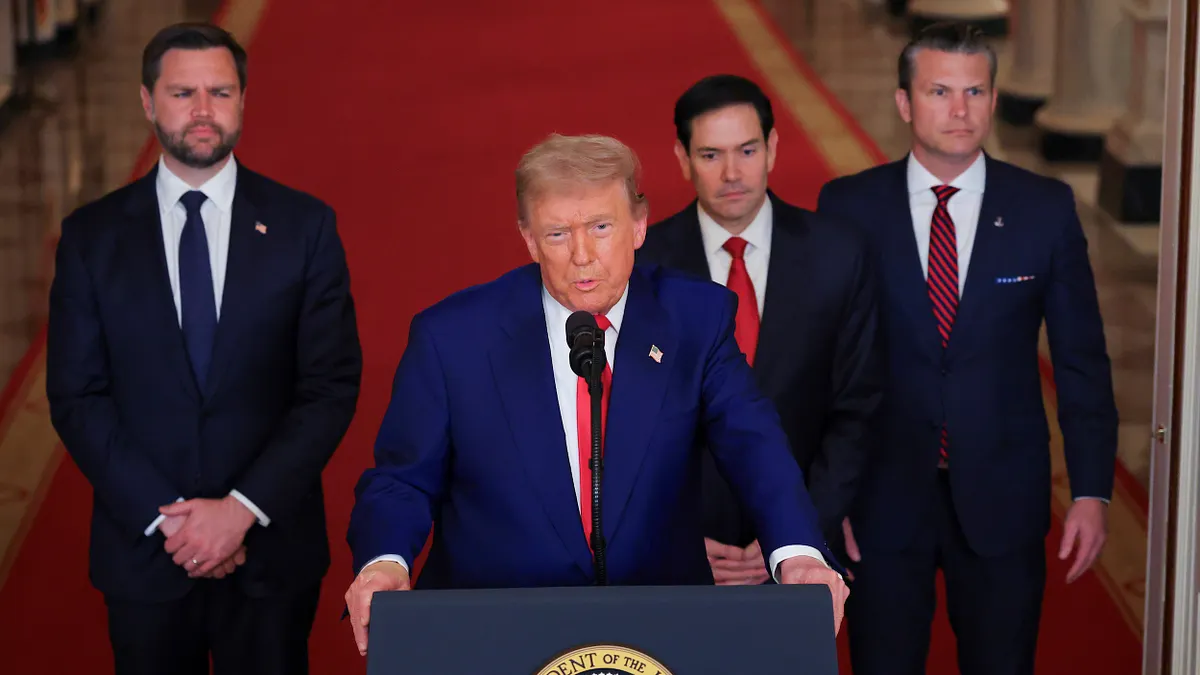 2025年6月21日,美國總統川普在白宮發表演說,說明美軍在伊朗的轟炸行動。(美聯社)