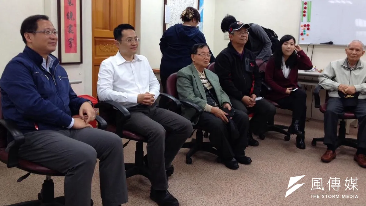國民黨文傳會前主委范姜泰基(左2)傳聞要參選立委。(圖為228范姜泰基在桃園祖堂舉辦網聚,前縣長吳志揚也來參與。取自范姜臉書)