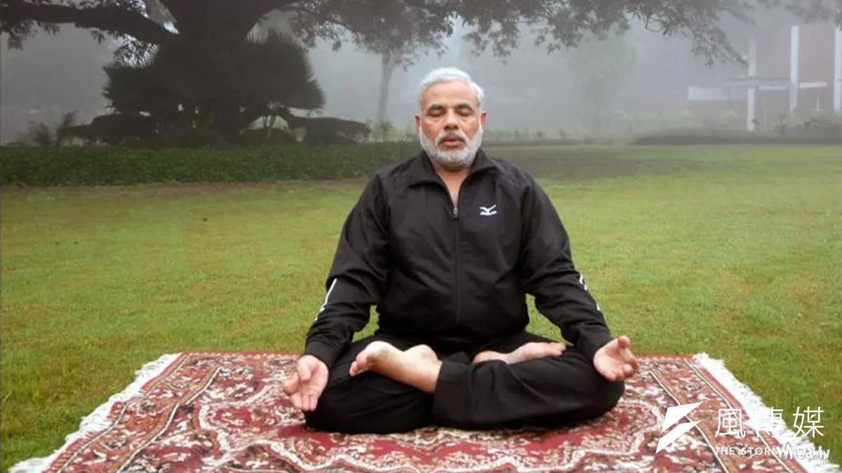 嚴格吃素、瑜珈冥想,莫迪身體力行。(取自網路)