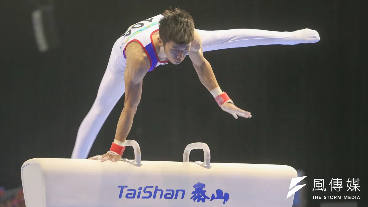 曾演出《翻滾吧男孩》紀錄片電影的我國好手李智凱,今天(23日)在男子競技體操鞍馬項目,以15.300分的高分,奪下在世大運史上首面鞍馬金牌。(陳明仁攝)