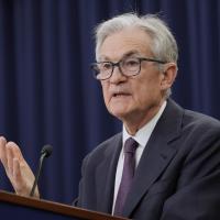 米連邦準備制度理事会(FRB)のパウエル議長が12月の利下げ観測に冷や水を浴びせ、株式・米国債・金相場が急落した。(AP通信) 米連邦準備制度理事会(FRB)のパウエル議長が12月の利下げ観測に冷や水を浴びせ、株式・米国債・金相場が急落した。(AP通信)