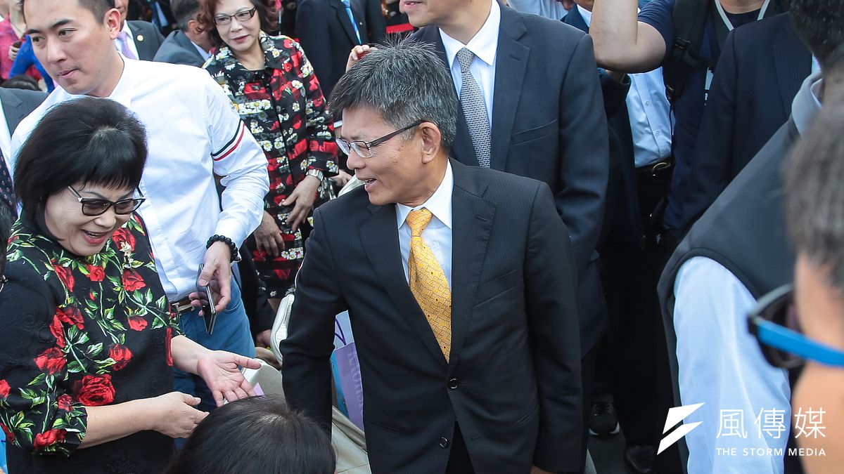 前高雄縣長之前力挺高雄市長韓國瑜,昨天卻出現在吳郭會現場,圖高雄市長韓國瑜25日於愛河畔舉行宣誓就職暨交接典禮,前高雄縣長楊秋興應邀出席。(顏麟宇攝) 前高雄縣長之前力挺高雄市長韓國瑜,昨天卻出現在吳郭會現場,圖高雄市長韓國瑜25日於愛河畔舉行宣誓就職暨交接典禮,前高雄縣長楊秋興應邀出席。(顏麟宇攝)