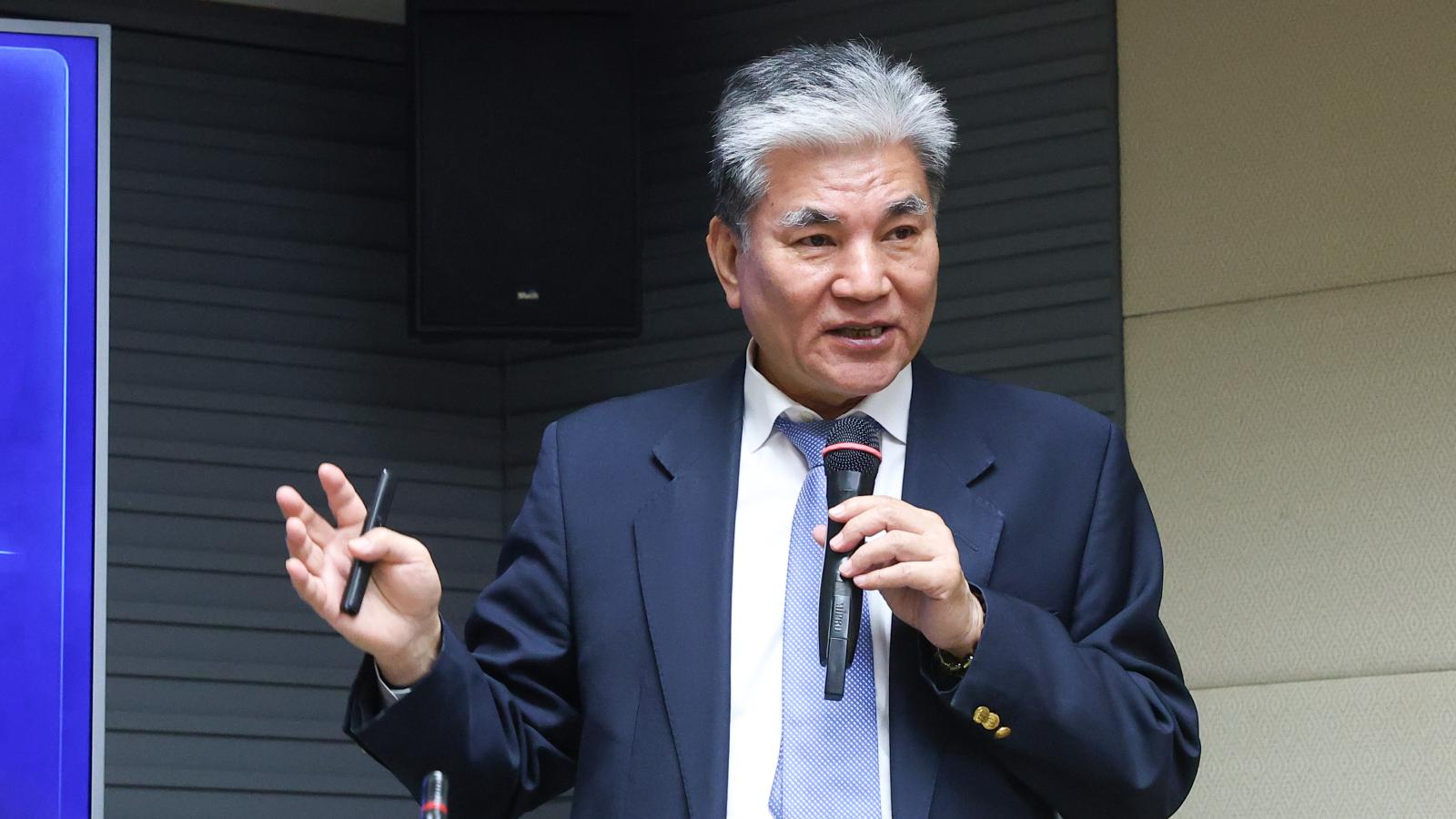 「半導體還能撐台灣多久?」李鴻源批台灣患荷蘭病:被中國超越就沒競爭力了