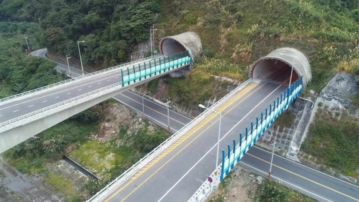 交通部長王國材認為,蘇花改是一般公路而非高速公路,從安全角度可以考慮,他也已請公路總局評估。(圖/蘇花改工程處)