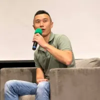 富察案發生在臺灣出版業積極推廣多元史觀、挑戰單一官方敘事的背景下。圖為八旗文化總編輯富察。(取自富察臉書) 富察案發生在臺灣出版業積極推廣多元史觀、挑戰單一官方敘事的背景下。圖為八旗文化總編輯富察。(取自富察臉書)