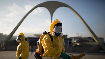 拉丁美洲公衛人員全面動員,消滅傳播茲卡病毒的埃及斑蚊。(美聯社)