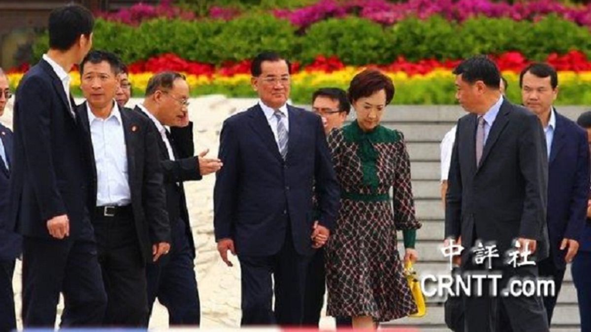 連戰走訪中國人民抗日戰爭紀念館。(中評社) 連戰走訪中國人民抗日戰爭紀念館。(中評社)