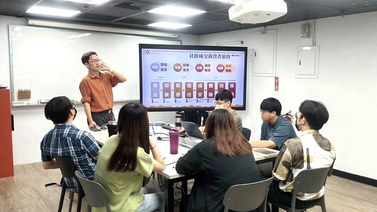 一宇橙數位公司透過申請「小型企業人力提升計畫」,不僅提升員工專業能力,業績更較以往成長20%。(圖/勞動力發展署雲嘉南竹苗分署提供) 一宇橙數位公司透過申請「小型企業人力提升計畫」,不僅提升員工專業能力,業績更較以往成長20%。(圖/勞動力發展署雲嘉南竹苗分署提供)