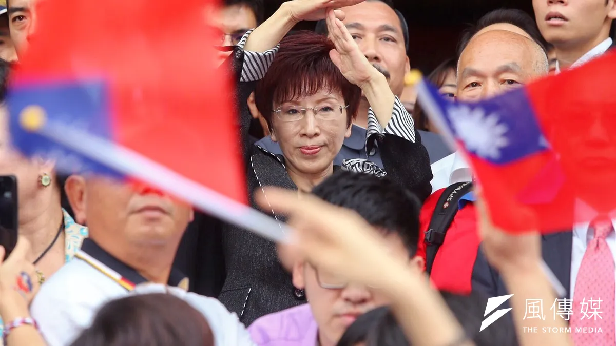 國民黨請放下貴氣姿態試試穿草鞋的滋味,學習臥薪嘗膽,才有重新執政的一天!(資料照,蔡耀徵攝) 國民黨請放下貴氣姿態試試穿草鞋的滋味,學習臥薪嘗膽,才有重新執政的一天!(資料照,蔡耀徵攝)