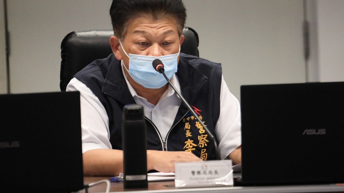 台中市警察局長李文章在市政會議中以「警察局推動7328 警政策略報告」為題進行專案報告。(圖/台中市政府) 台中市警察局長李文章在市政會議中以「警察局推動7328 警政策略報告」為題進行專案報告。(圖/台中市政府)