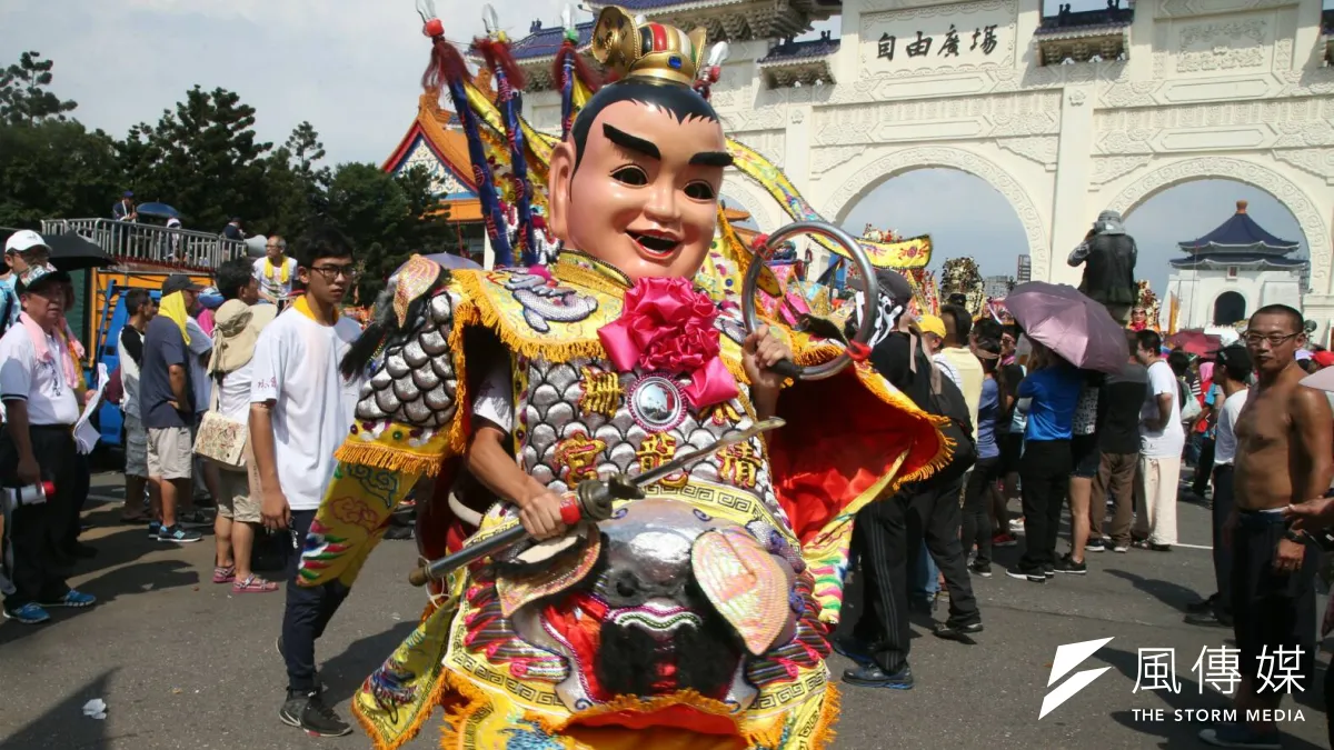 「史上最大科,眾神上凱道」遊行,上百轎班於中正紀念堂自由廣場匯聚。(盧逸峰攝)