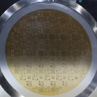 中国がタングステンの輸出を停止したことで、日本のWF6生産量がゼロに落ち込み、半導体業界で深刻な供給不足が生じている。(資料写真/柯承恵撮影) 中国がタングステンの輸出を停止したことで、日本のWF6生産量がゼロに落ち込み、半導体業界で深刻な供給不足が生じている。(資料写真/柯承恵撮影)