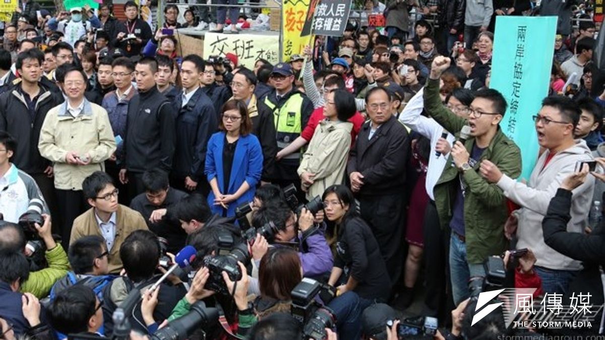 總統以上次江院長到立法院去跟學生對談為例說,江院長去了,結果根本就沒有機會說明政府的立場,就被趕回來,他怎麼去?(余志偉攝) 總統以上次江院長到立法院去跟學生對談為例說,江院長去了,結果根本就沒有機會說明政府的立場,就被趕回來,他怎麼去?(余志偉攝)