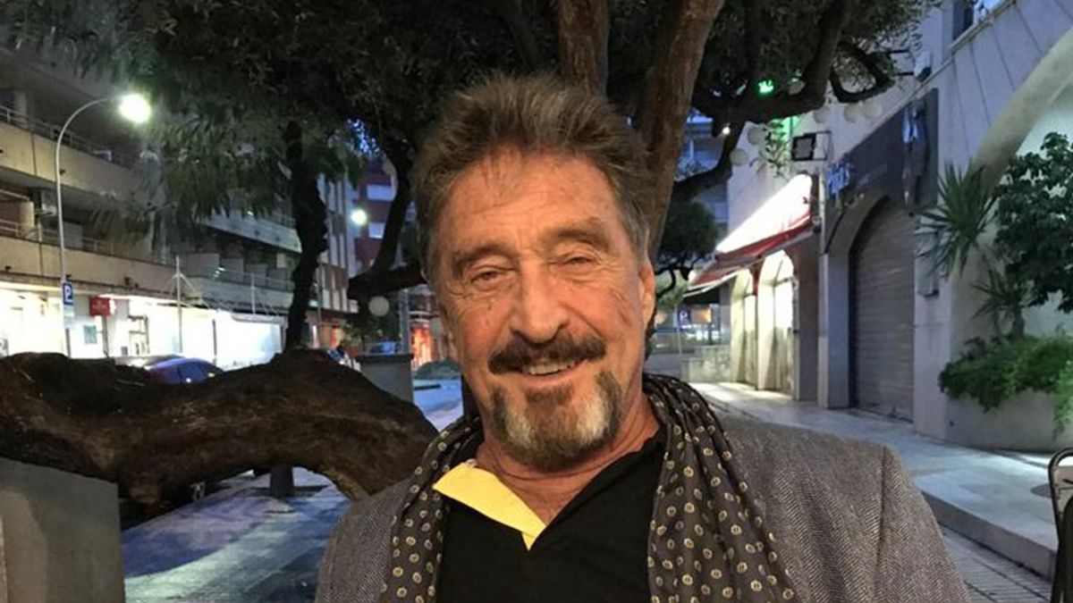 防毒軟體McAfee創辦人邁克菲(John McAfee)23日被人發現陳屍在西班牙的監獄牢房。圖為去年9月邁克菲在推特分享自己的照片。(圖取自twitter) 防毒軟體McAfee創辦人邁克菲(John McAfee)23日被人發現陳屍在西班牙的監獄牢房。圖為去年9月邁克菲在推特分享自己的照片。(圖取自twitter)