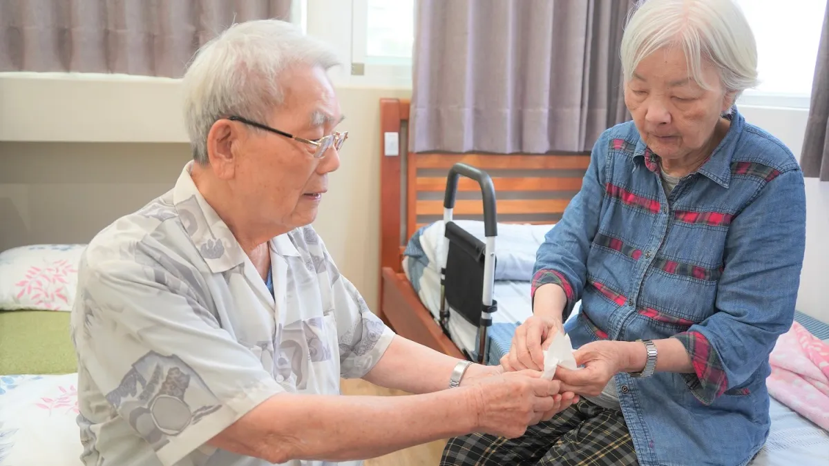 精神科醫生沈政男指出,台灣一年走失兩千多失智長者,九成七都可以找回來,走失三天以後找回的機會不到五成。示意圖。(資料照,屏東縣政府傳播處提供)