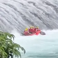 救助活動中に殉職した消防士、吳恩碩氏と張敬謙氏。(写真/記者爆料網より) 救助活動中に殉職した消防士、吳恩碩氏と張敬謙氏。(写真/記者爆料網より)