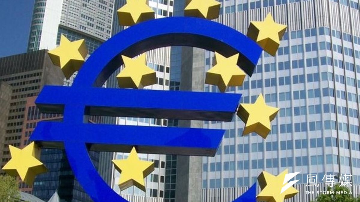 歐豬國家順利發債顯示歐元區經濟情勢好轉,但歐洲央行有意祭出QE,卻又顯示其經濟仍疲弱、風險仍高。(美聯社) 歐豬國家順利發債顯示歐元區經濟情勢好轉,但歐洲央行有意祭出QE,卻又顯示其經濟仍疲弱、風險仍高。(美聯社)