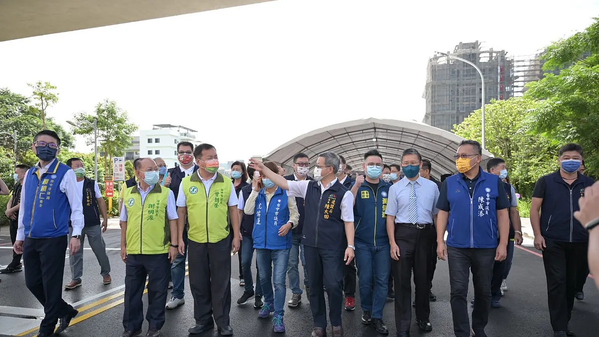 方便台鐵松竹前後站通行,中市南興三路打通僑孝街舉行完工祈福典禮。(圖/台中市政府)