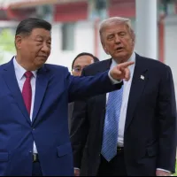 2026年5月15日、中国・北京の中南海庭園を散策するトランプ米大統領と習近平中国国家主席。(写真/AP通信提供) 2026年5月15日、中国・北京の中南海庭園を散策するトランプ米大統領と習近平中国国家主席。(写真/AP通信提供)