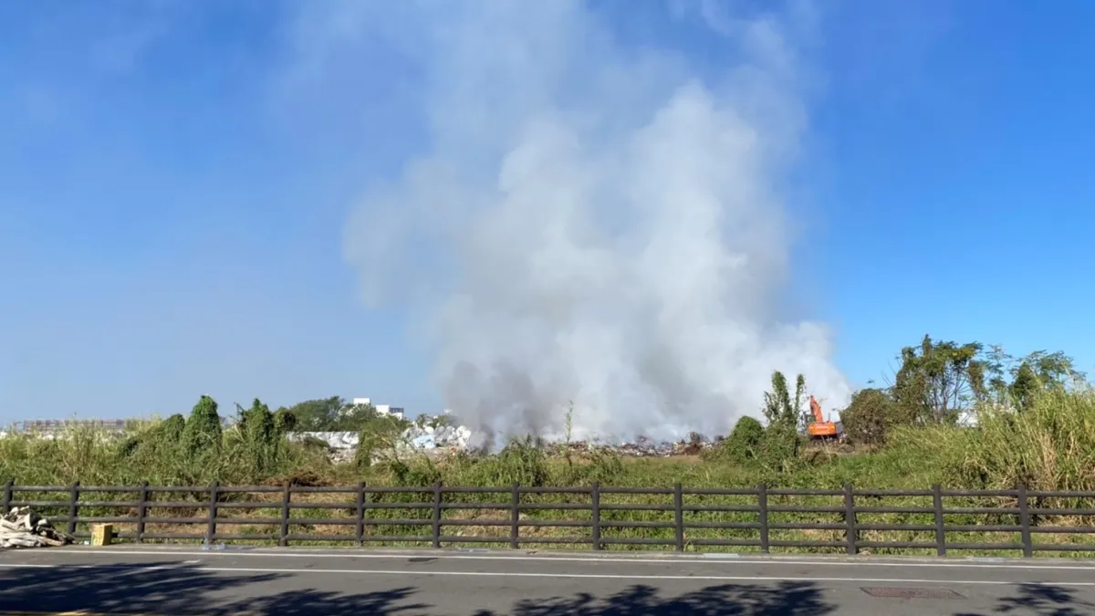 嘉義市湖子內的環保用地發生火警,嘉義縣環保局提醒鄰近鄉鎮留意。(圖/嘉義縣政府環保局提供)