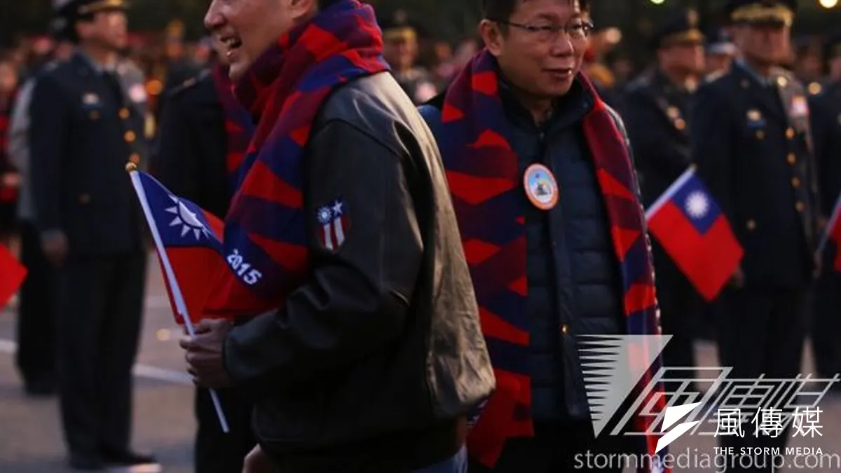 台北市長柯文哲嘲笑總統馬英九,不懂得傾聽民意,比阿米巴原蟲還不如,然而,政治人物與民意的關係,絕非照單全收那麼簡單,能兼顧理想與民意,才可能成為政治家。(林韶安攝)