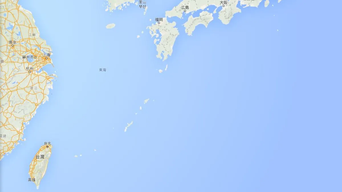 外交部表示,沖之鳥周邊為爭議海域,無法接受日本扣押我漁船行為。紅點處為沖之鳥礁位置。(取自Google map)