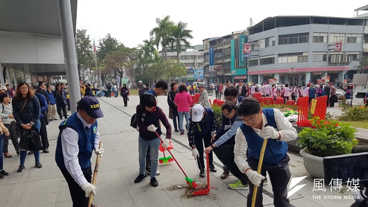 「108年國家清潔週活動」在高雄市副市長洪東煒、環保局長袁中新的號召下,正式於日前啟動。(圖/徐炳文攝)