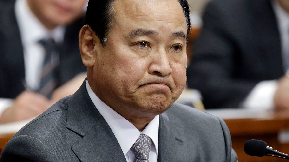 南韓總理李完九涉嫌收受賄款,20日正式請辭。(美聯社) 南韓總理李完九涉嫌收受賄款,20日正式請辭。(美聯社)