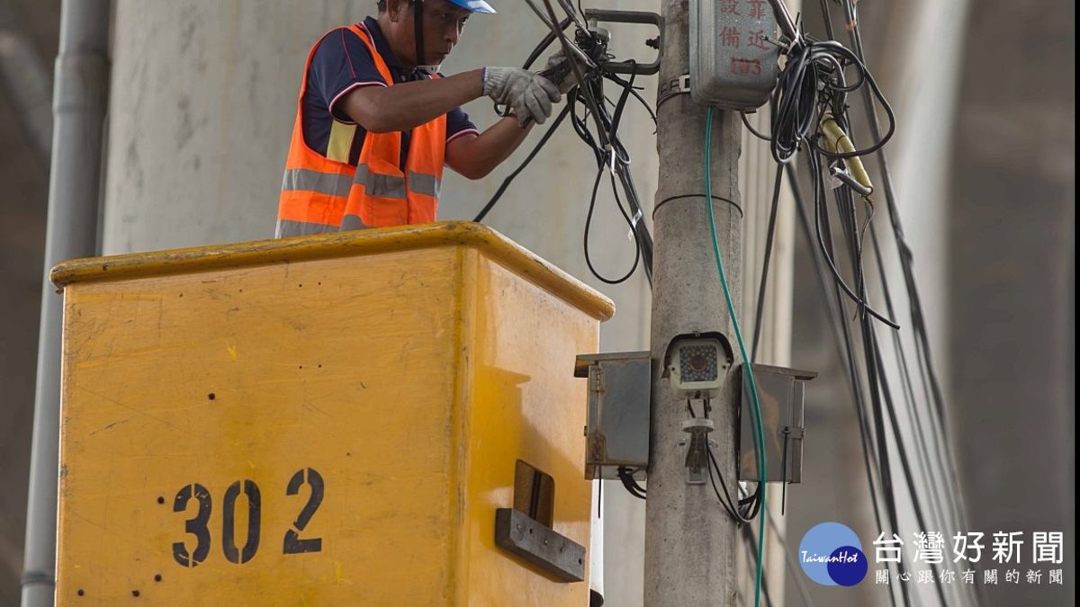 基市推纜線清整 還市景美麗天際線 基市推纜線清整 還市景美麗天際線