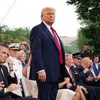 2025年6月14日、トランプ大統がワシントンDCで大規模なパレードを開催。(AP通信) 2025年6月14日、トランプ大統がワシントンDCで大規模なパレードを開催。(AP通信)
